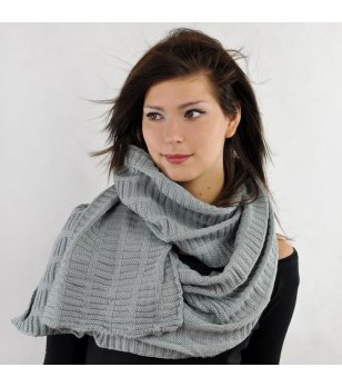 Сив зимен шал снимка