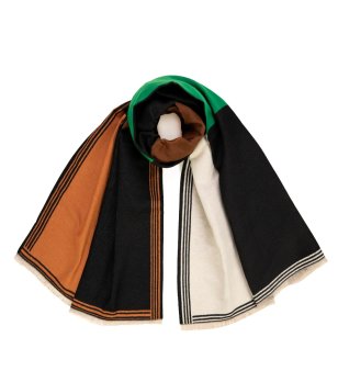 Многоцветен зимен шал снимка