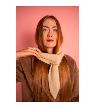 Дамски бежов шал  снимка