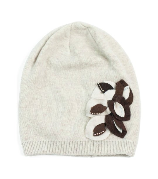 Зимна шапка с флорален мотив снимка