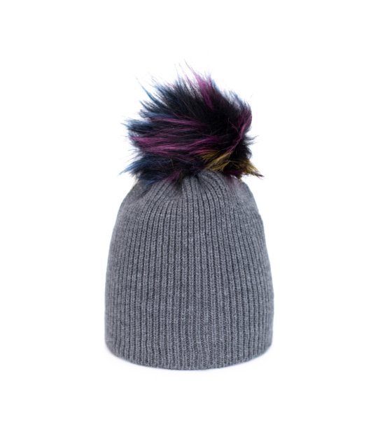 Зимна шапка в сиво с помпон снимка