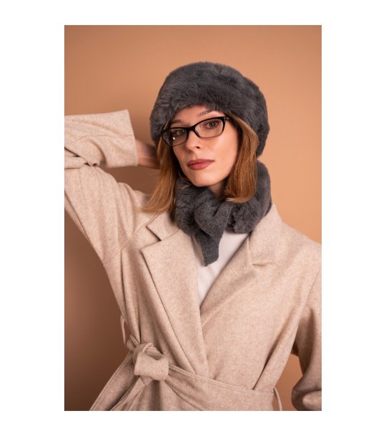 Зимен комплект шапка и шал в сиво снимка