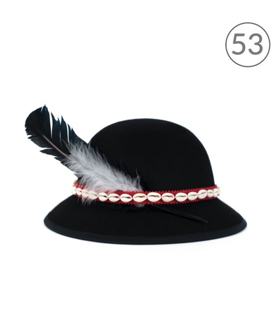 Класическа черна вълнена капела снимка