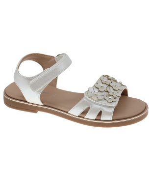 Детски сандали в цвят перла с цветя снимка