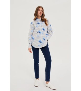Дамска риза с флорален принт в синьо снимка