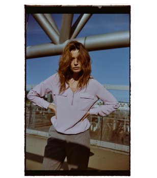 Дамска розова блуза с цип снимка