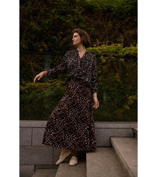 Кафява дълга пола с принт снимка