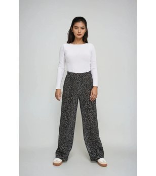 Дамски панталон в черно и бяло снимка