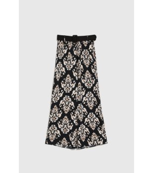 Дамски черен панталон с принт снимка