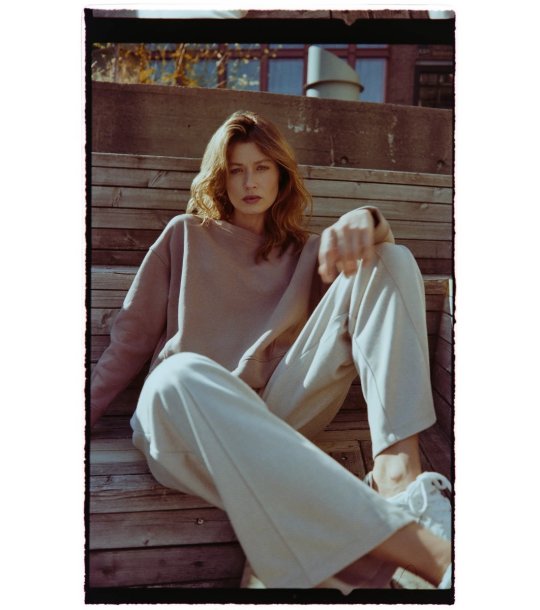 Кафява дамска блуза с памук снимка