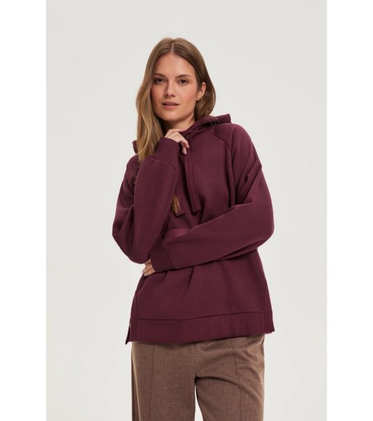 Дамски суитшърт в бордо с качулка снимка