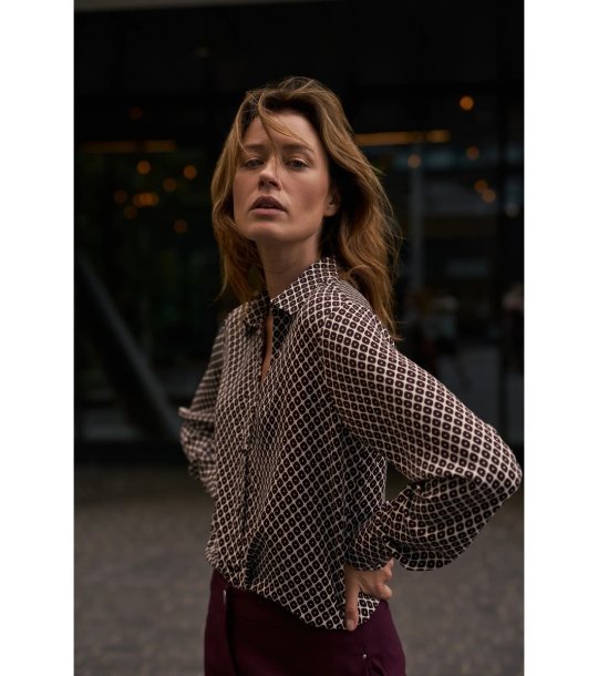 Дамска риза с принт в крем и кафяво снимка