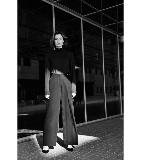 Дамски черен панталон с висока талия снимка