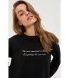 Черна дамска памучна блуза с надписи-3 снимка