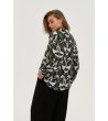 Дамска блуза с принт в зелено, черно и бяло-3 снимка