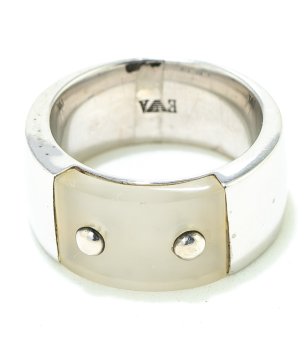 Дамски сребрист пръстен с декоративни елементи снимка