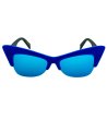 Дамско слънчеви очила котешко в кралскосиньо с черни дръжки-1 снимка