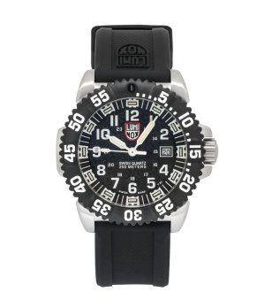 Кварцов мъжки часовник в черно 20 ATM снимка