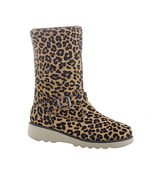 Дамски ботуши с леопардови шарки от естествена кожа снимка