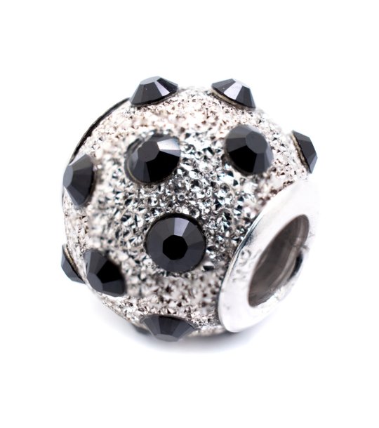 Сребрист талисман с черни камъни снимка