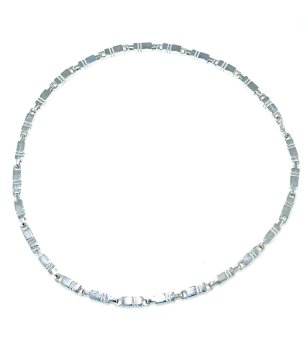 Елегантна дамска гривна в сребристо снимка