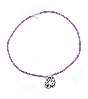 Лилаво колие с висулка сърце снимка