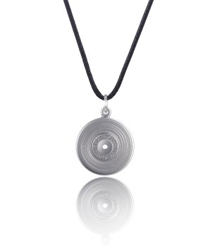 Колие с шнур и кръгла висулка снимка