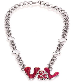 Дамско сребристо колие с букви снимка