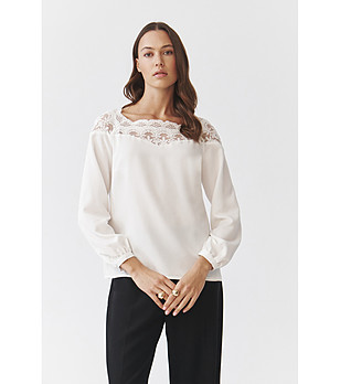 Дамска блуза в екрю с дантела Sarna снимка