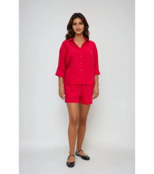 Дамски къси панталонки в червен нюанс снимка