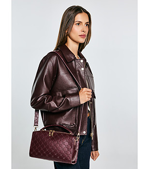 Дамска чанта в бургунд Lisetta снимка