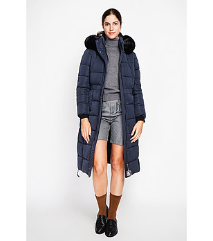 Тъмно дамско дълго зимно яке снимка