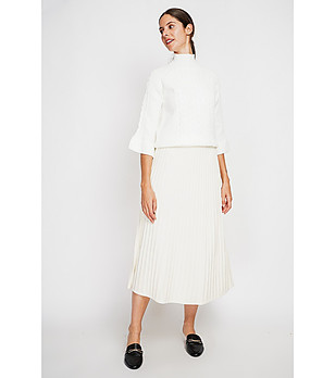 Плисирана пола в цвят крем снимка