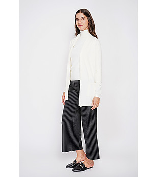 Дамска жилетка в цвят екрю  с кашмир снимка