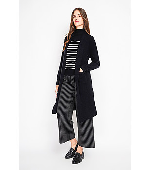 Дълга черна дамска жилетка снимка