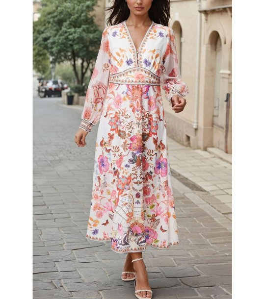 Дълга рокля в цвят крем с флорални мотиви снимка