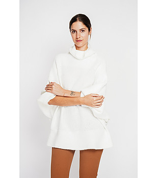 Дамски пуловер в цвят крем снимка