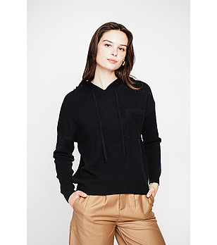 Черен дамски пуловер с качулка и с кашмир снимка