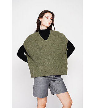 Зелен дамски пуловер без ръкави снимка