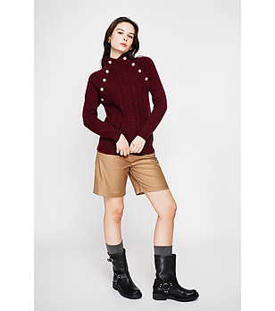 Дамски пуловер в бордо със златисти копчета снимка