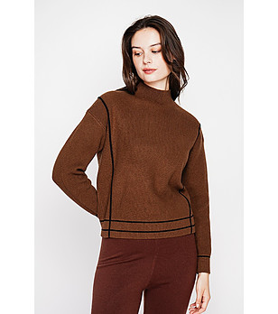 Кафяв дамски пуловер с черни кантове снимка