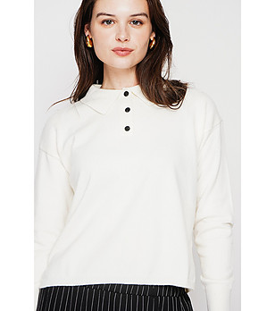 Дамски пуловер в цвят крем с яка снимка