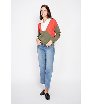 Дамски пуловер в бяло, оранжево и зелено снимка