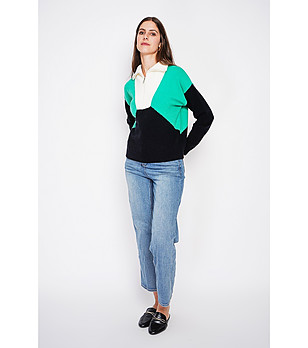 Дамски пуловер в бяло, зелено и черно снимка