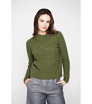 Дамски пуловер в бордо с асиметрична яка снимка