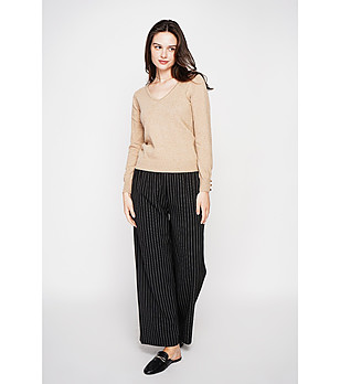 Бежов дамски пуловер снимка