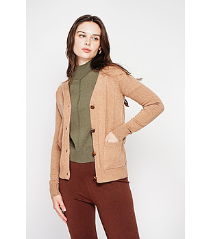 Дамска жилетка в цвят камел снимка