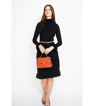 Рокля в бордо с къдрички снимка