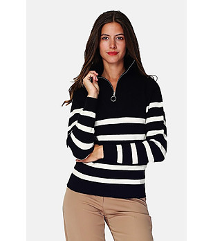 Дамски пуловер в черно на райе в бяло снимка