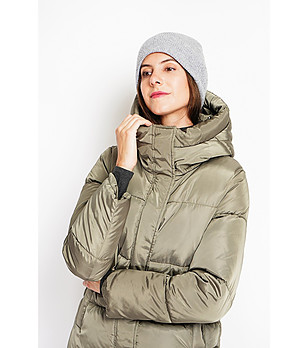 Синя дамска шапка снимка